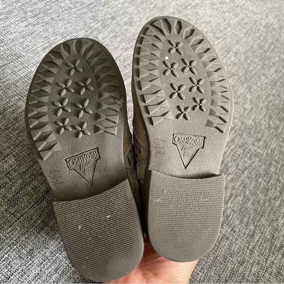 OshKosh girl Tan Ankle Boots with Cutout Design size 10 grayish brown play wear - Picture 5 of 7